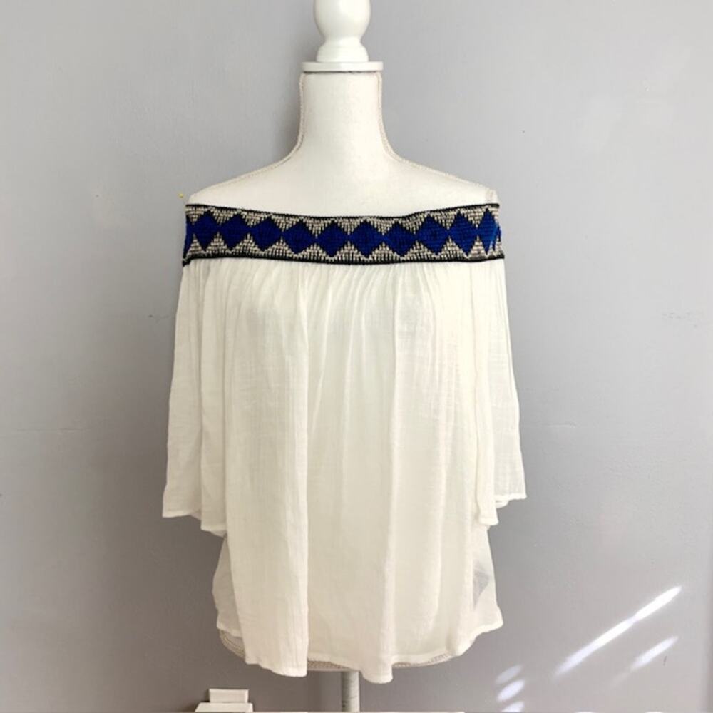 BCX Off Shoulder Boho Peasant Top Ivory Blue Embroidered Trim Flowy L Romantic